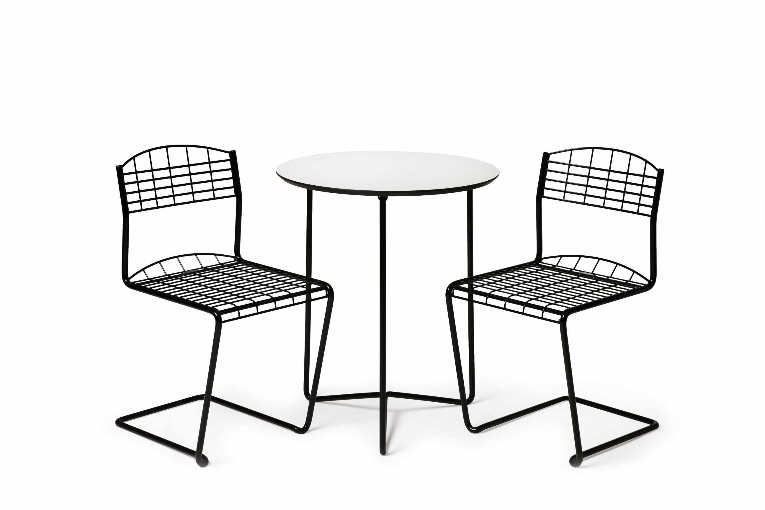 Zwei High Tech Chair Stühle von Grythyttan Stalmöbler mit einem runden Tisch, Outdoor-Möbel.