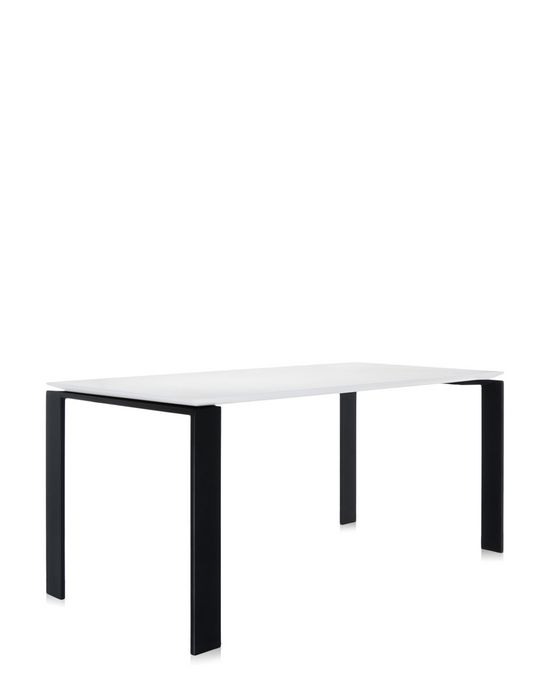 Moderner Esstisch mit weißer Tischplatte und schwarzem Metallgestell, minimalistisches Design für Esszimmer.