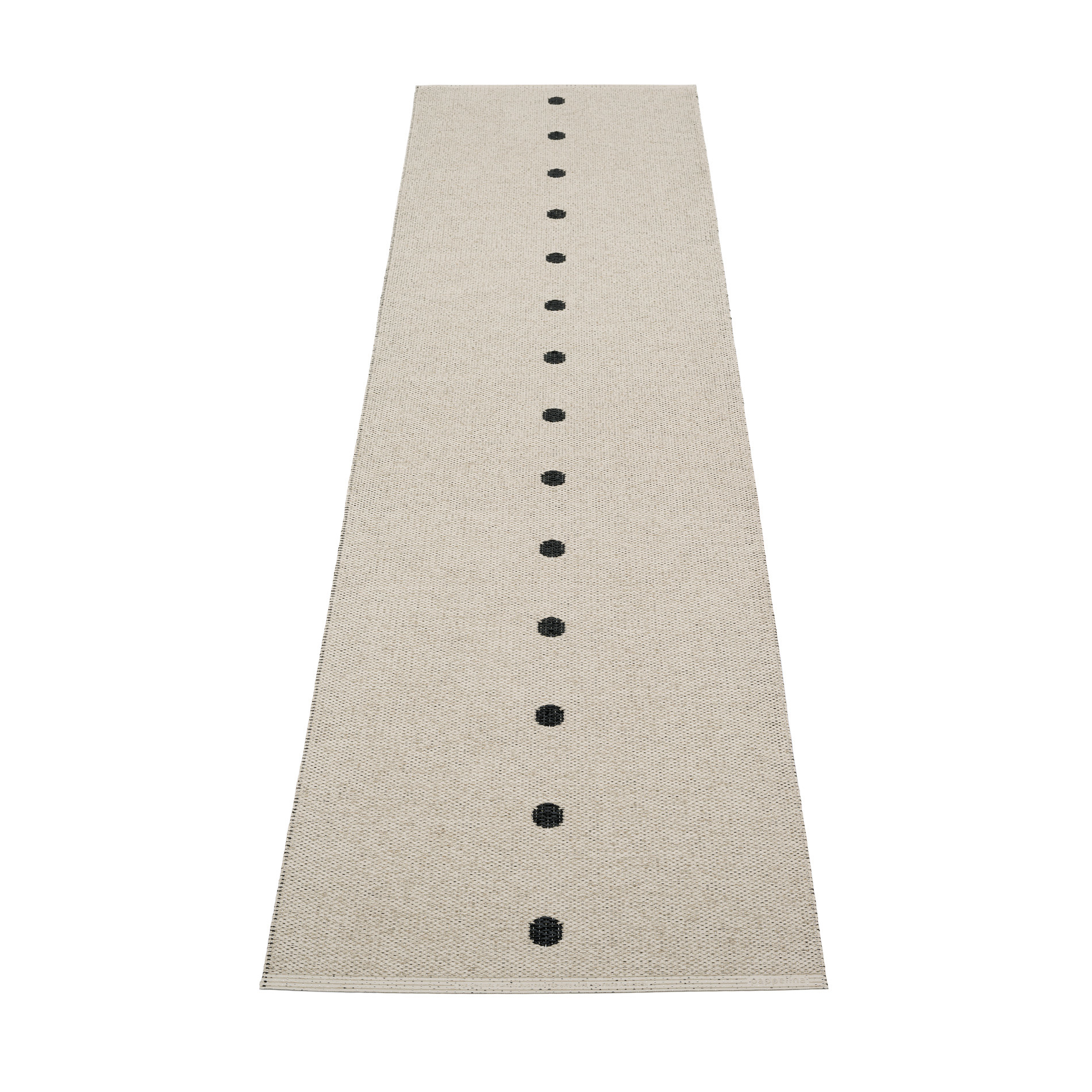 Pappelina Peg Kunststoffteppich 70x280 cm in Beige mit schwarzen Punkten, ein moderner Teppich für Innenräume.