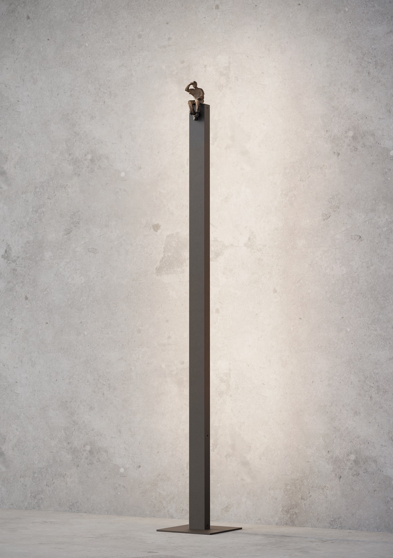 I See Floor Lamp: Moderne Stehleuchte in Anthrazit mit einer kleinen sitzenden Figur.