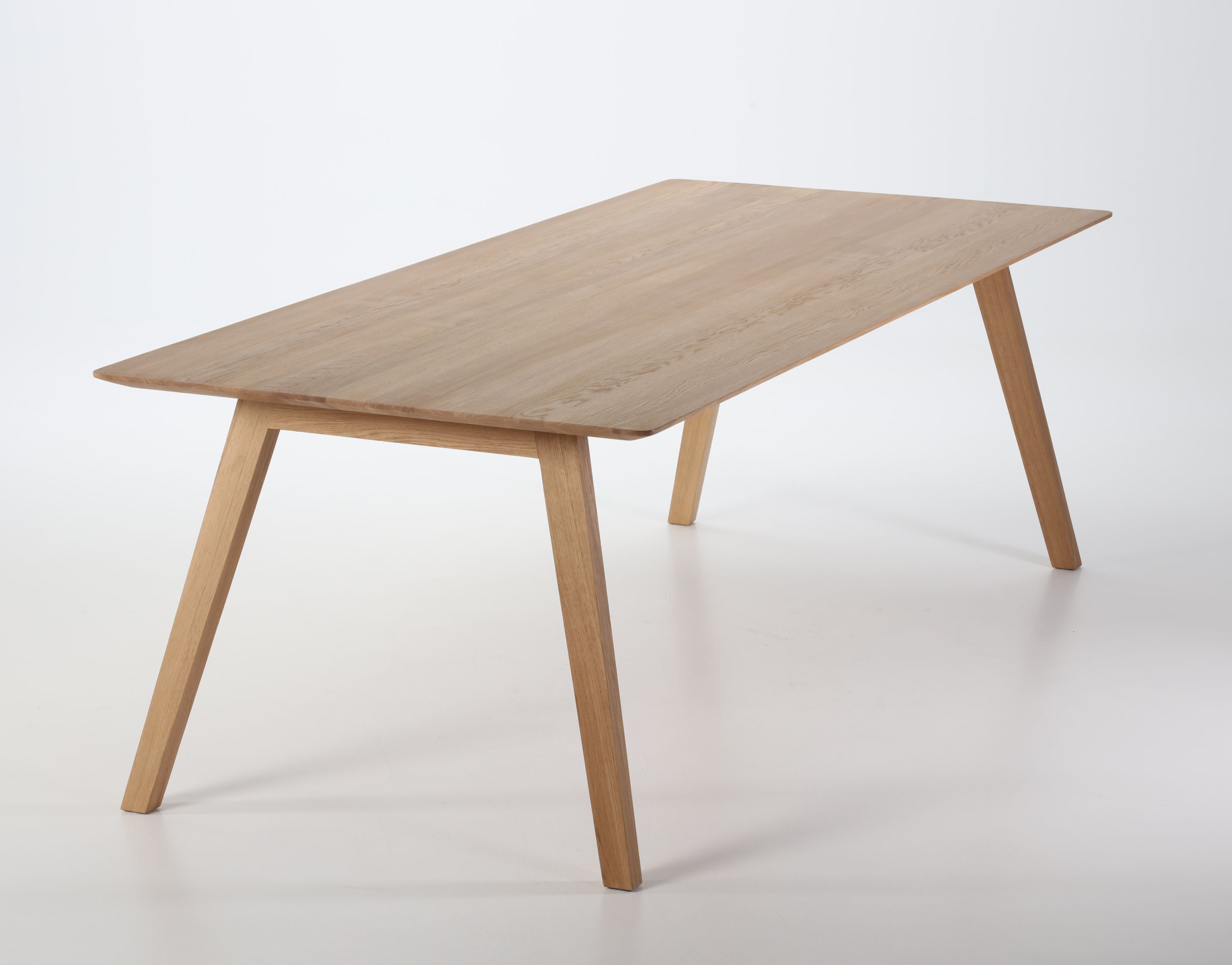 Monk Tisch von Prostoria, Esstisch aus hellem Holz mit schlichtem, modernem Design und vier Beinen.