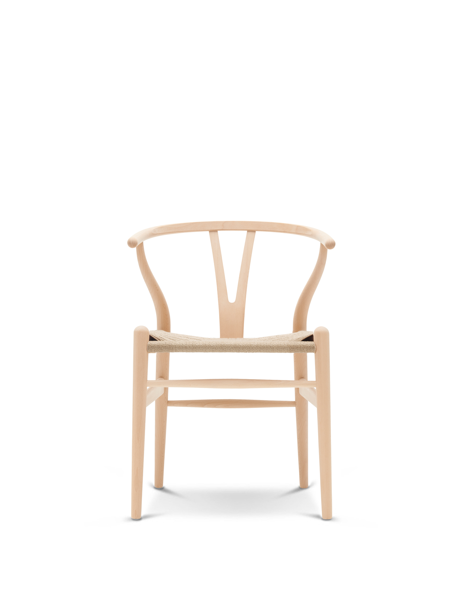 CH24 Wishbone Chair aus Buchenholz mit naturfarbener Papierkordel-Sitzfläche, ein Designklassiker von Carl Hansen & Søn.