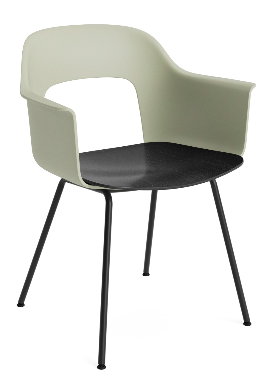 Layout Armchair 212 von Hay, ein moderner Armlehnstuhl in Beige mit schwarzer Sitzfläche und filigranem Metallgestell.