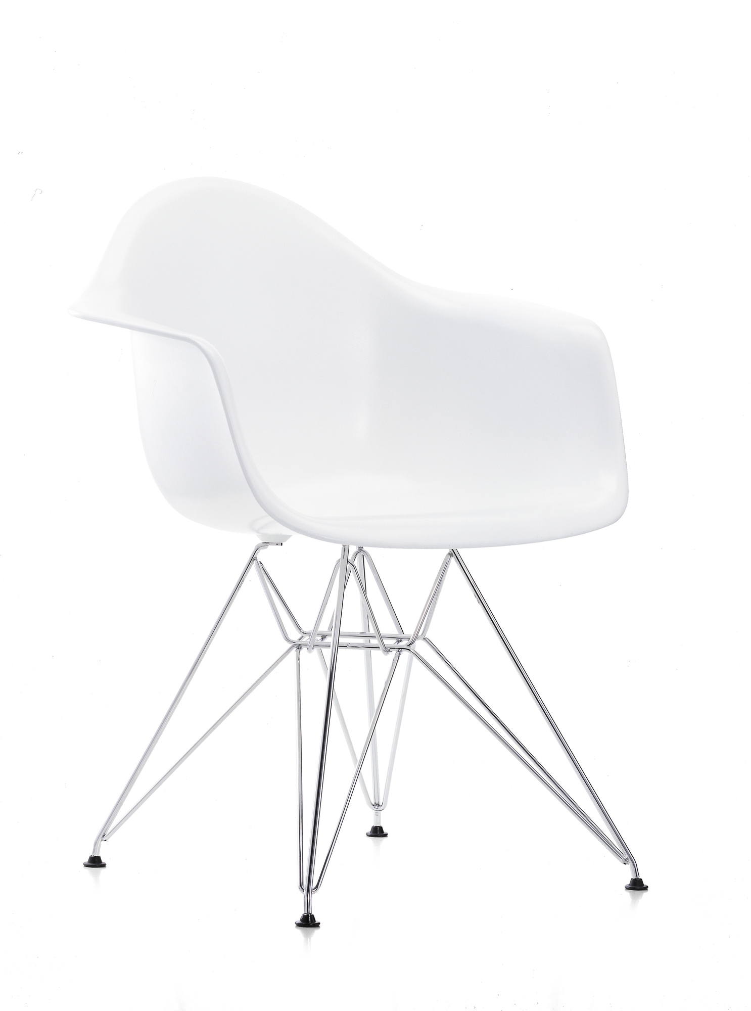 Weißer Eames Plastic Arm Chair DAR Stuhl von Vitra mit verchromtem Gestell. Designklassiker.