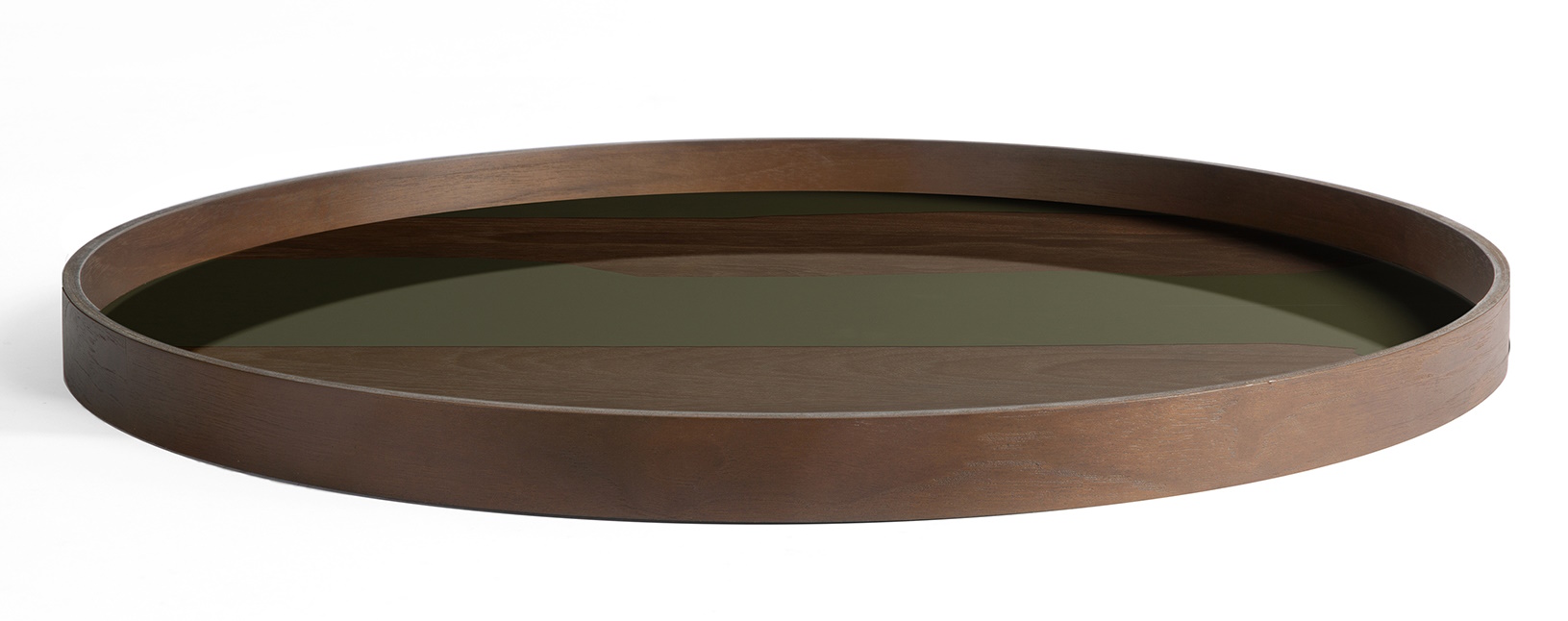 Rundes Second Nature Tray Tablett von Ethnicraft aus Holz mit grünem Boden.
