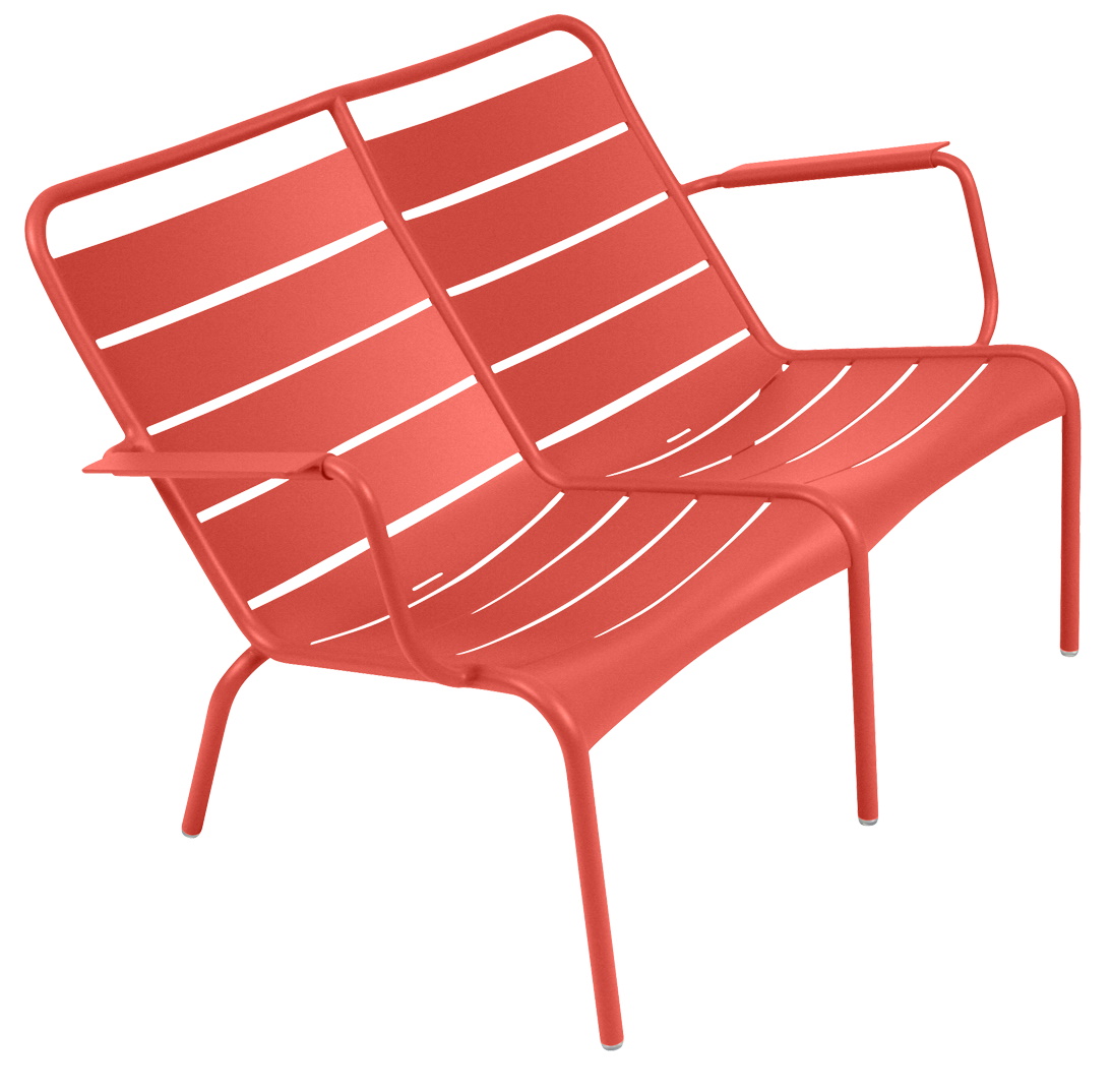 Roter Luxembourg Tiefer Sessel Duo von Fermob für den Außenbereich, modernes Design mit Armlehnen.