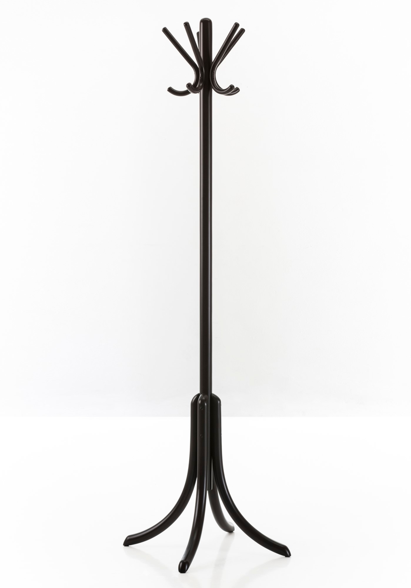 P29 Kleiderständer von Wiener GTV Design: Dunkelbrauner Garderobenständer aus gebogenem Holz mit Haken.