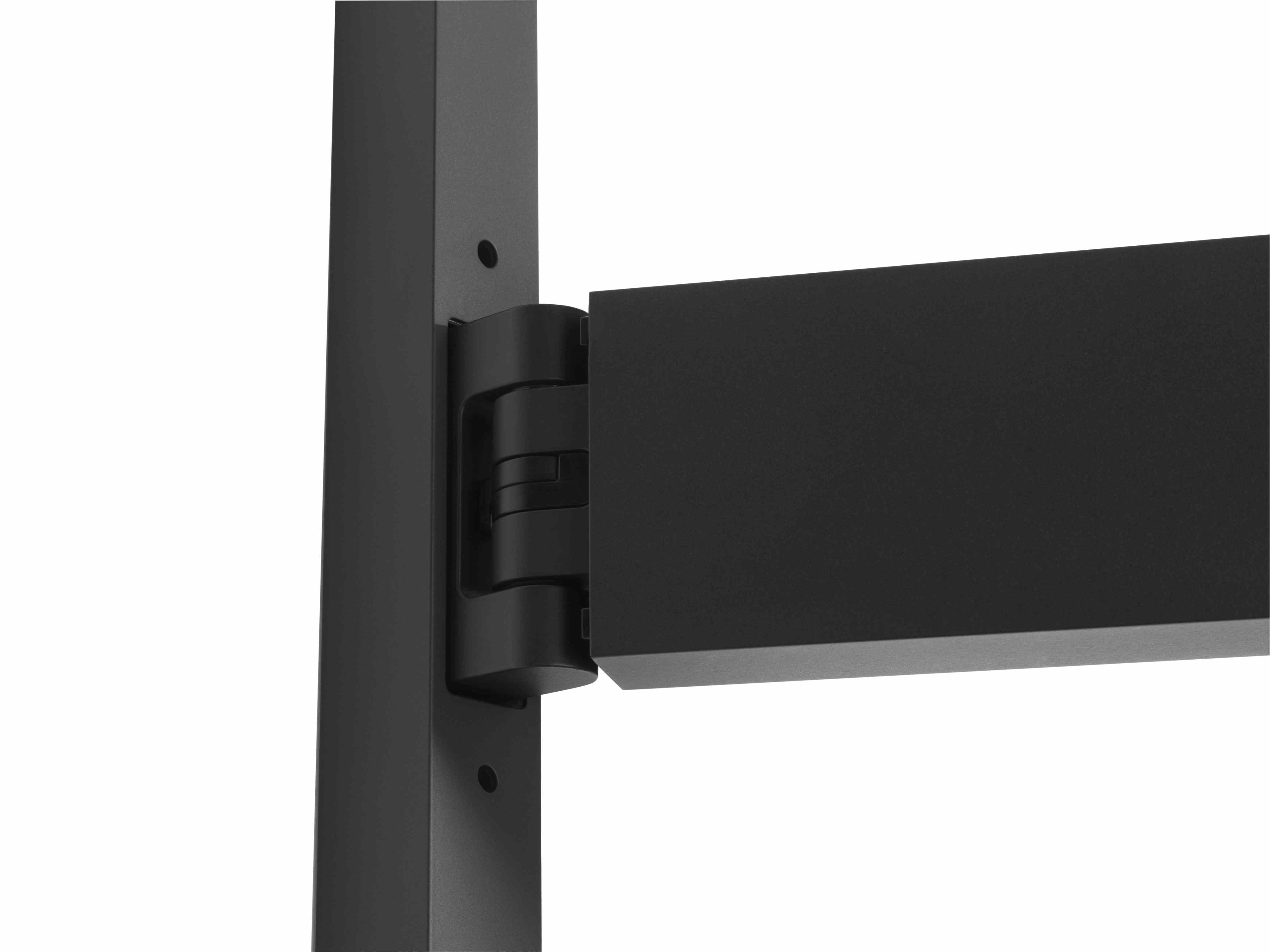 Detailaufnahme der schwarzen Flos Black Flag Wandleuchte, die an einer Wand montiert ist.