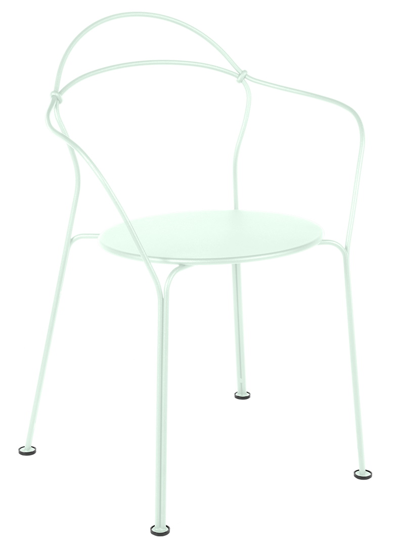 Airloop Bridge Sessel von Fermob in Mintgrün, moderner Outdoor-Sessel aus Metall mit runder Sitzfläche.