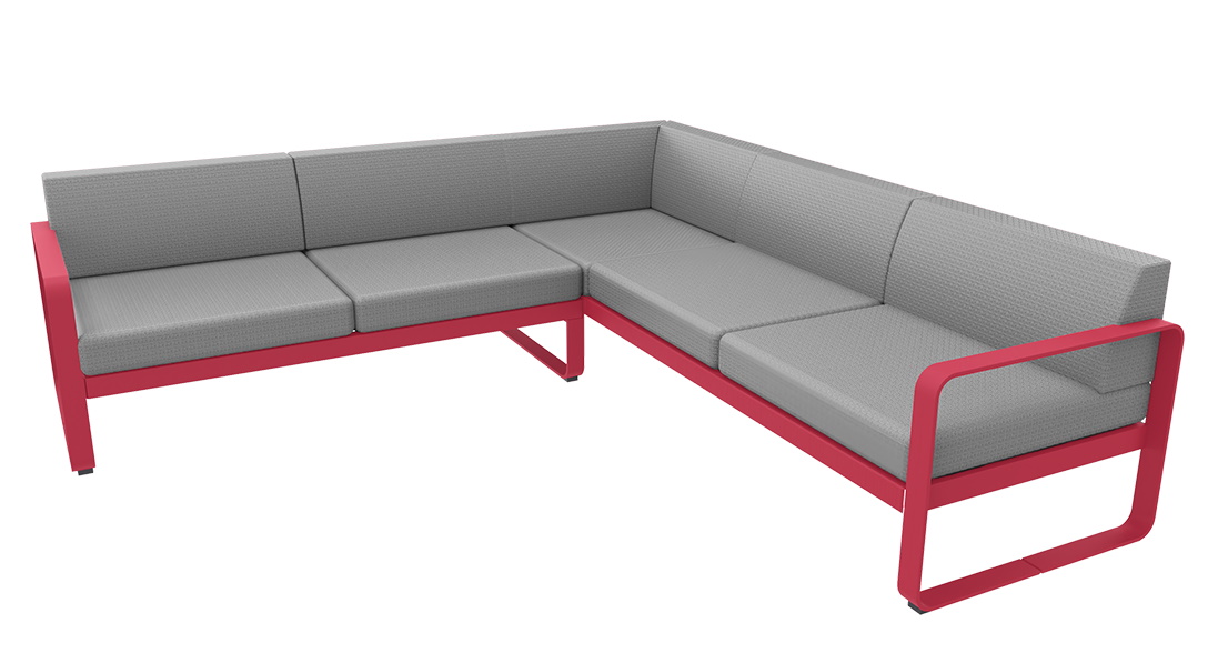 Bellevie Lounge Sofa von Fermob für den Außenbereich, modernes Ecksofa mit rotem Rahmen und grauen Polstern.