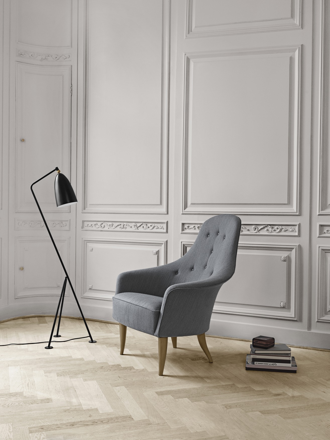 Gräshoppa / Grashoppa staande lamp zwart Gubi