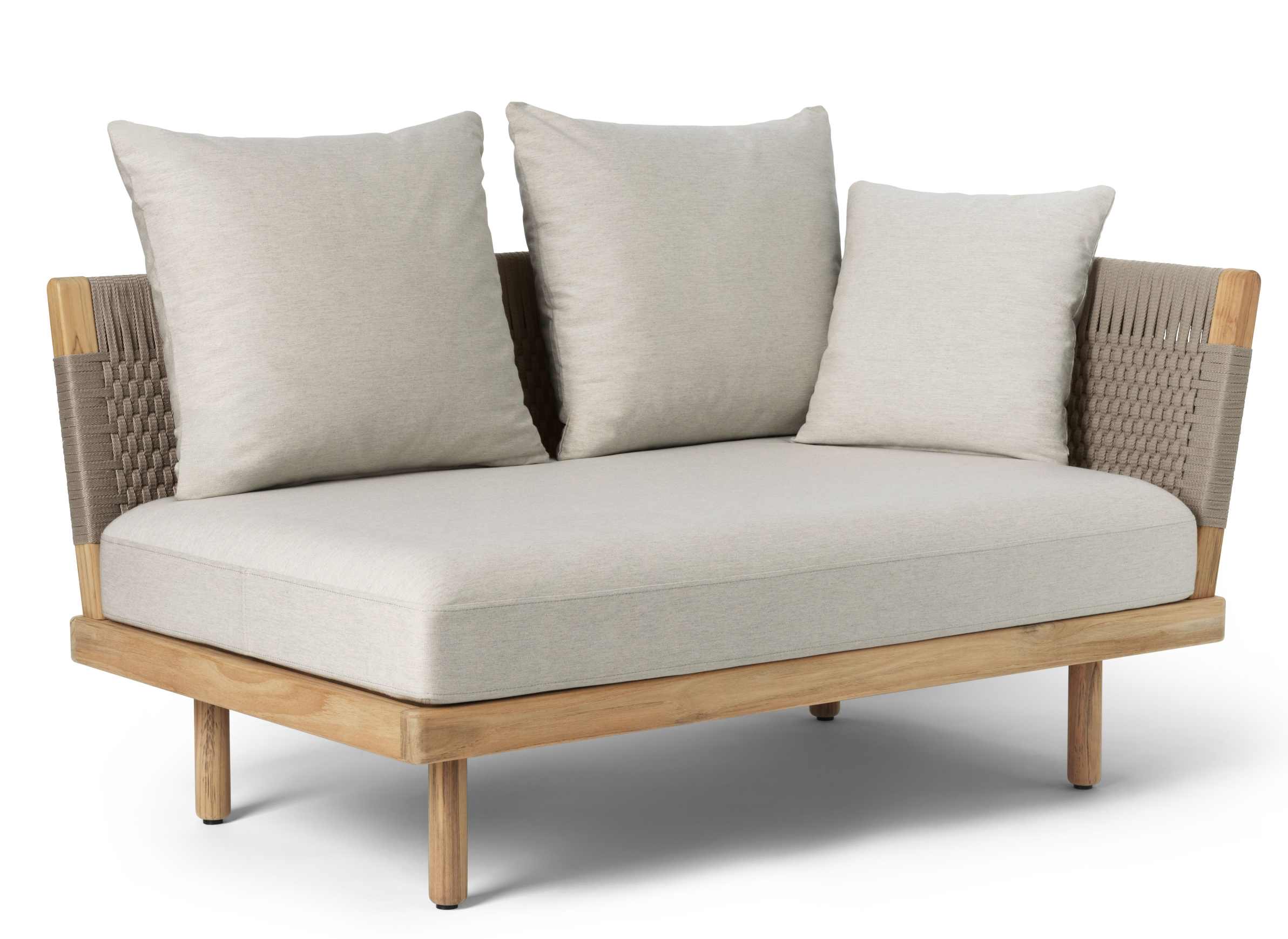 E511 Embrace Sofa Modul von Carl Hansen & Søn für den Außenbereich mit hellen Kissen.