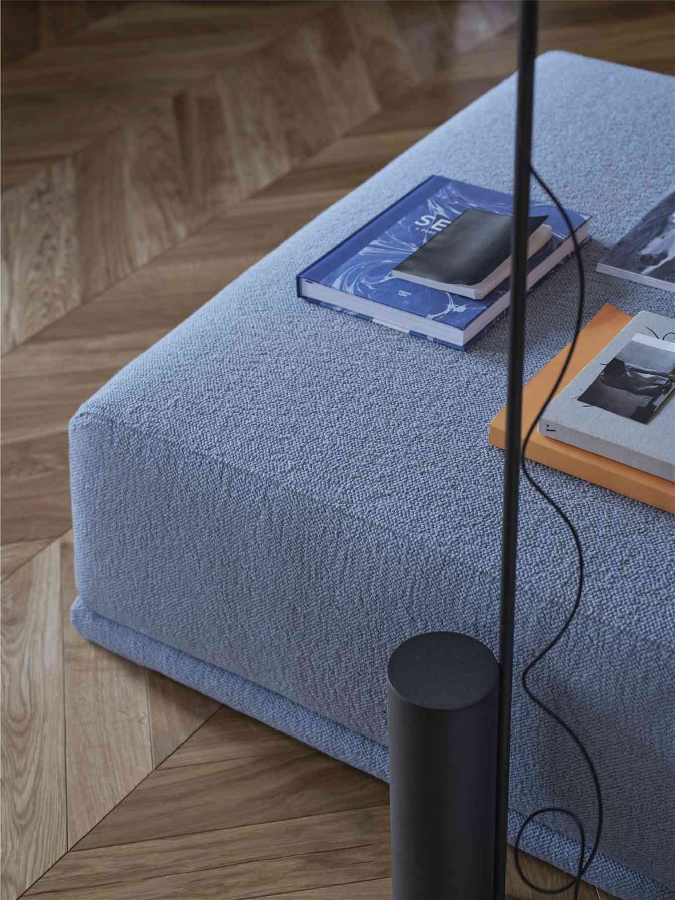 Post vloerlamp van Muuto