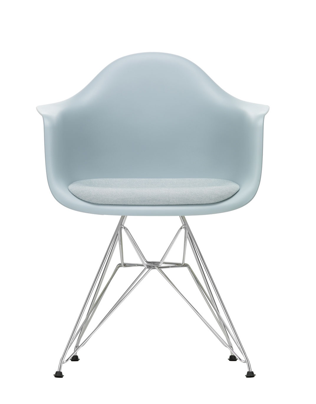 Eames Plastic Arm Chair DAR Stuhl von Vitra in Hellblau mit Sitzpolster und Chromgestell.