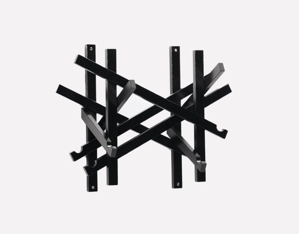 Schwarze Nest Wandgarderobe von Karl Andersson, moderne Garderobe aus Holz für Flur und Diele.