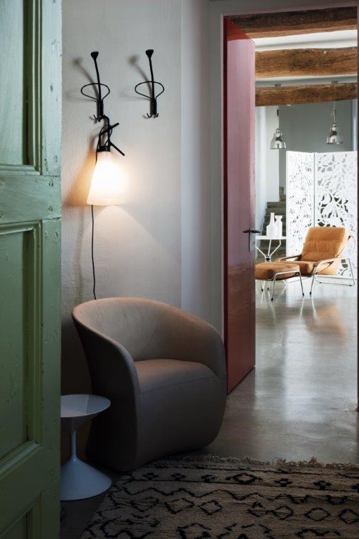 Calla Sessel von Zanotta, ein moderner Ledersessel in beigem Farbton im Interieur.