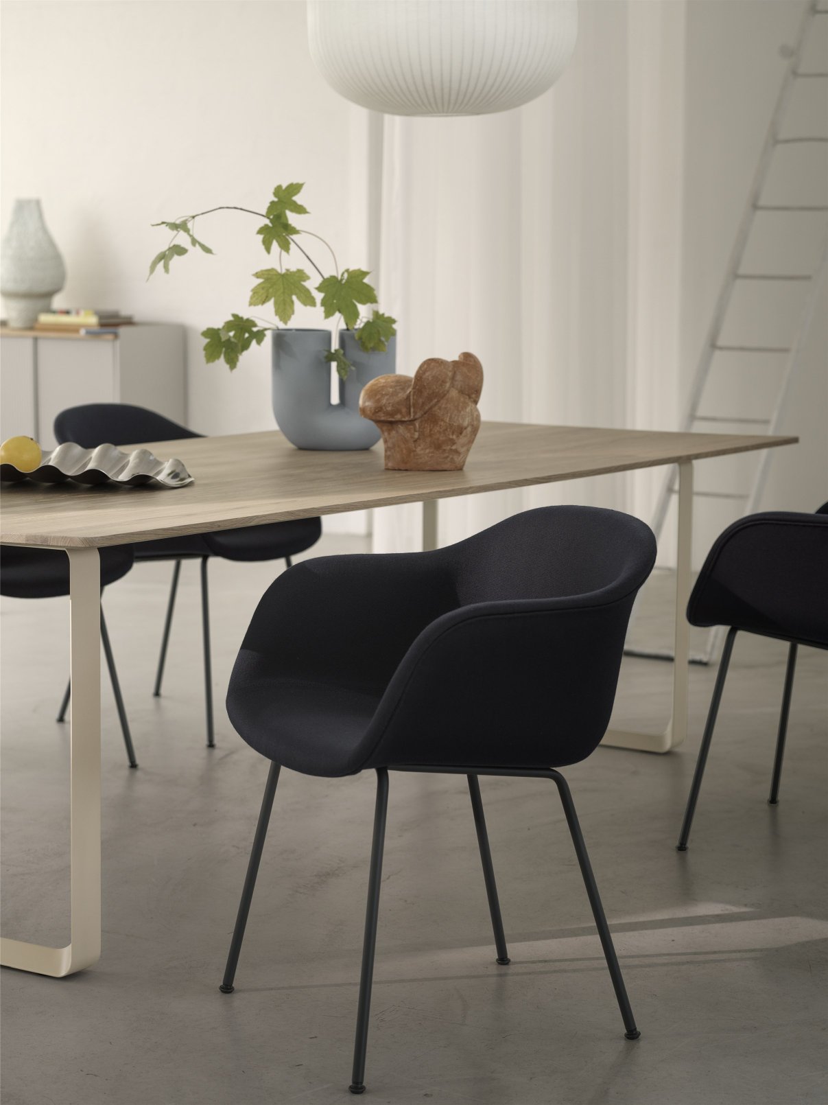 Kink-vaas H 26,3 cm Muuto Dieprood