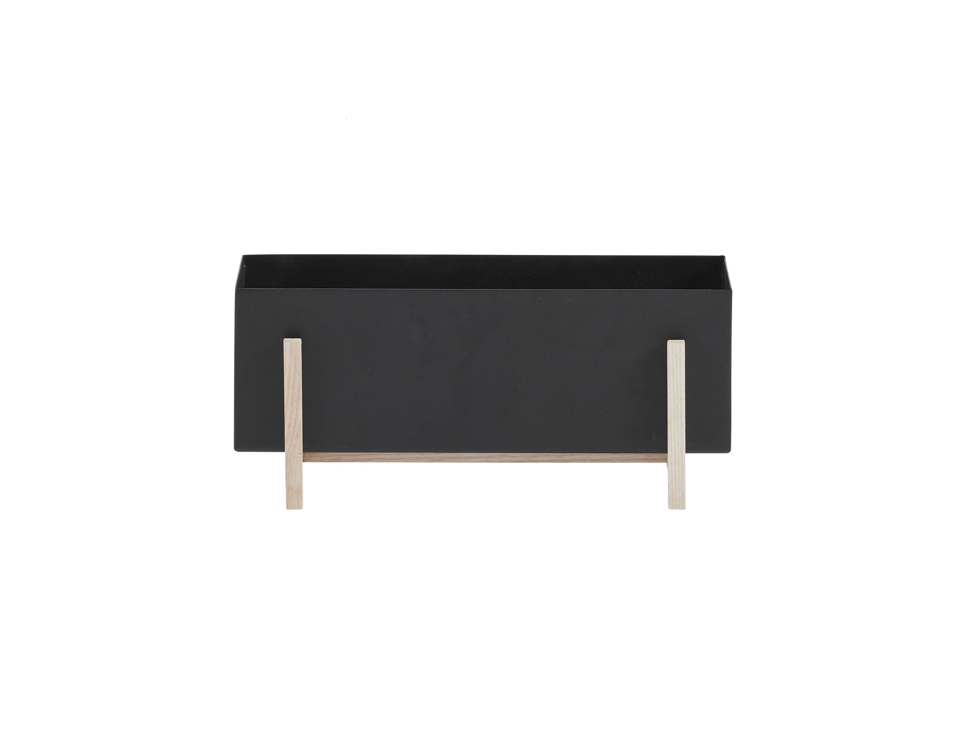 Schwarze Botanic Kräuter-Box von Design House Stockholm mit hellem Holzgestell für Kräuter und Pflanzen.