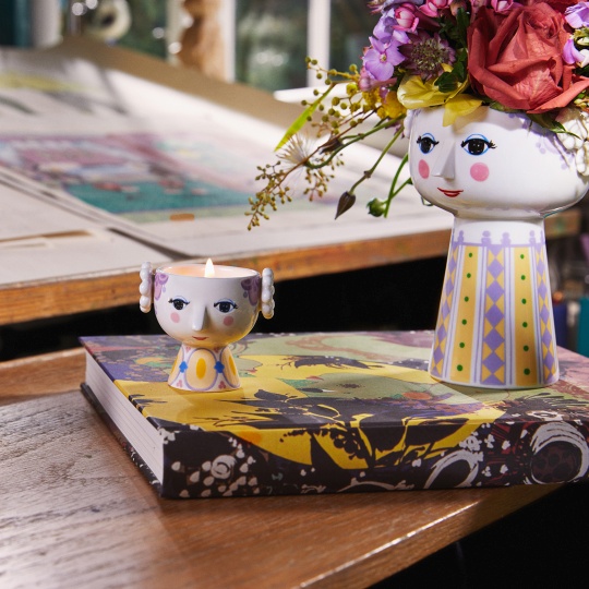 Eva Teelichthalter 2er Set von Bjorn Wiinblad: Keramik Teelichthalter und Blumenvase mit Gesicht.