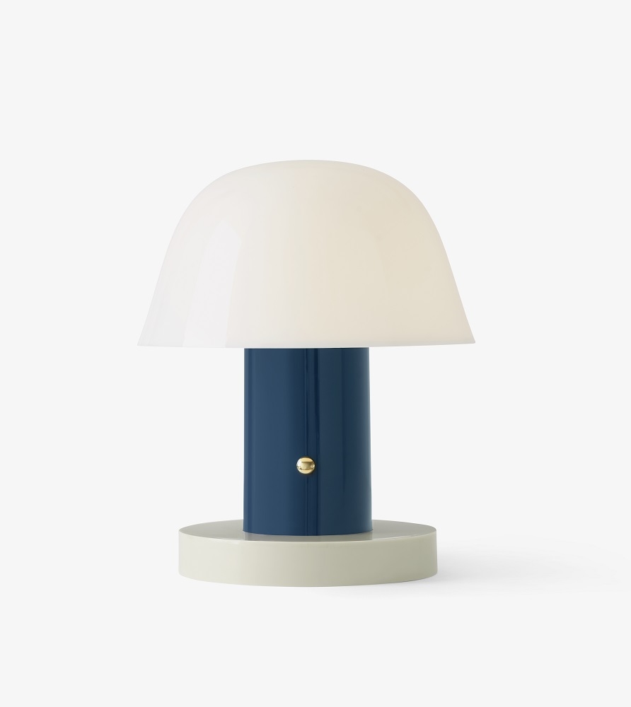Setago Akkuleuchte Twilight & Sand von AndTradition: Tischleuchte in Blau und Beige.