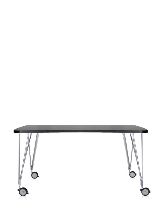 Schwarzer Max Tisch von Kartell mit Rollen und silberfarbenem Gestell, ideal für Büro und Homeoffice.