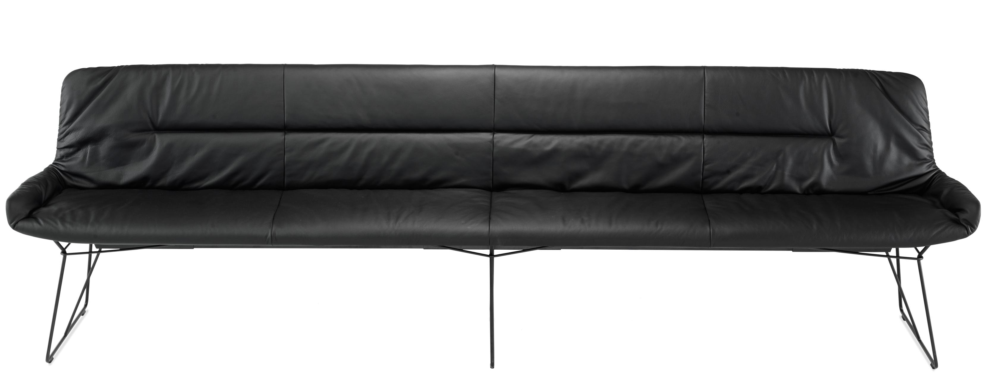 Schwarze Leya Bank der Freifrau Manufaktur mit Lederbezug und filigranem Metallgestell, modernes Design für Wohnzimmer.