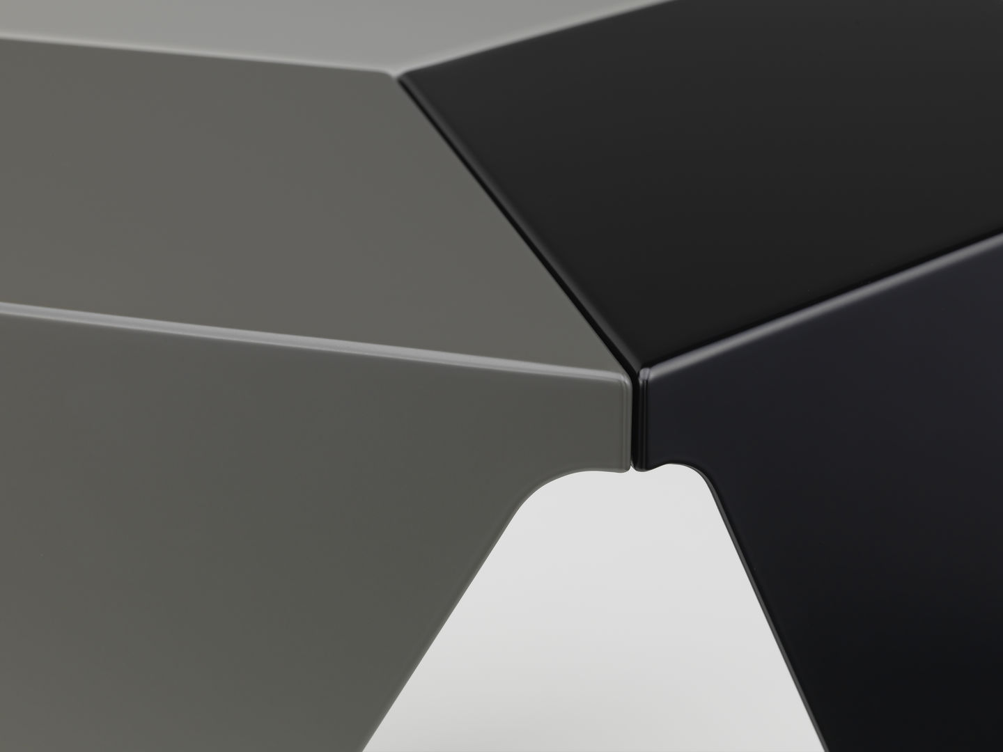 Prismatic Table bijzettafel, geometrisch ontwerp, Vitra