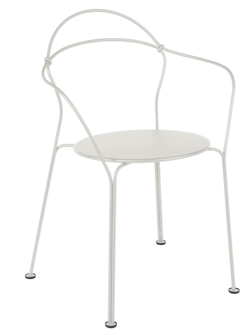 Airloop Bridge Sessel von Fermob, ein moderner Outdoor Sessel aus pulverbeschichtetem Stahl in Weiß.