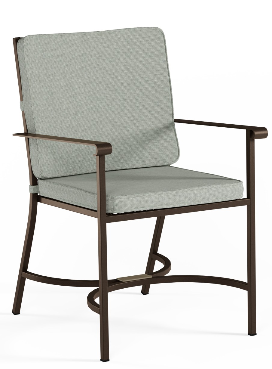Collier C/1250 Outdoor Stuhl von Emu mit hellgrauen Sitz- und Rückenkissen für Garten und Terrasse.