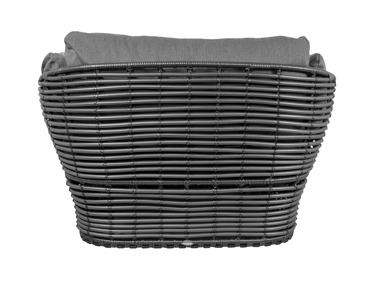 Nahaufnahme des Cane-Line Basket Daybeds in Graphit/Grau, ein Outdoor-Möbelstück aus Rattan.