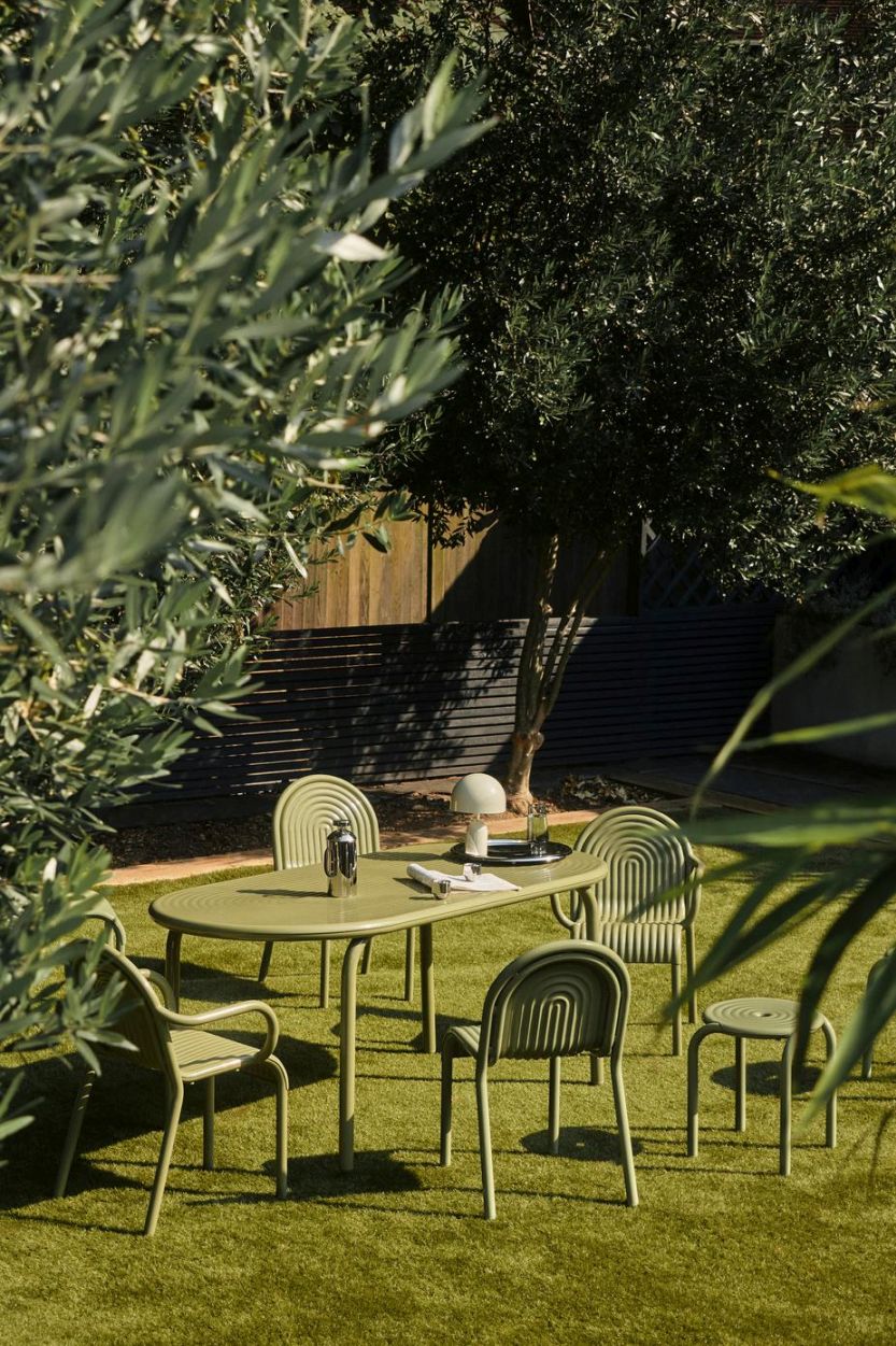 Groove Outdoor-tafel Putty van Tom Dixon