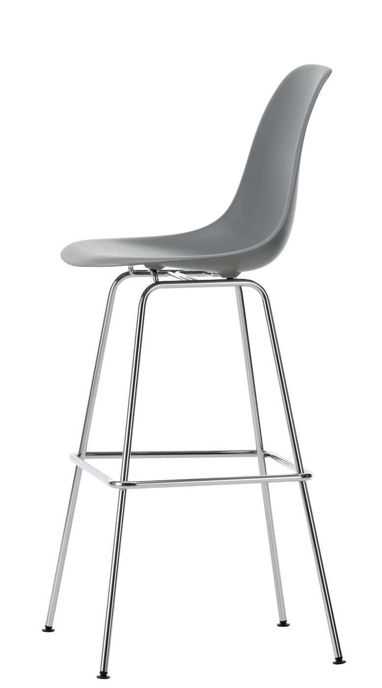 Grauer Eames Plastic Bar Stool Barhocker High von Vitra mit verchromtem Stahlgestell, Seitenansicht.