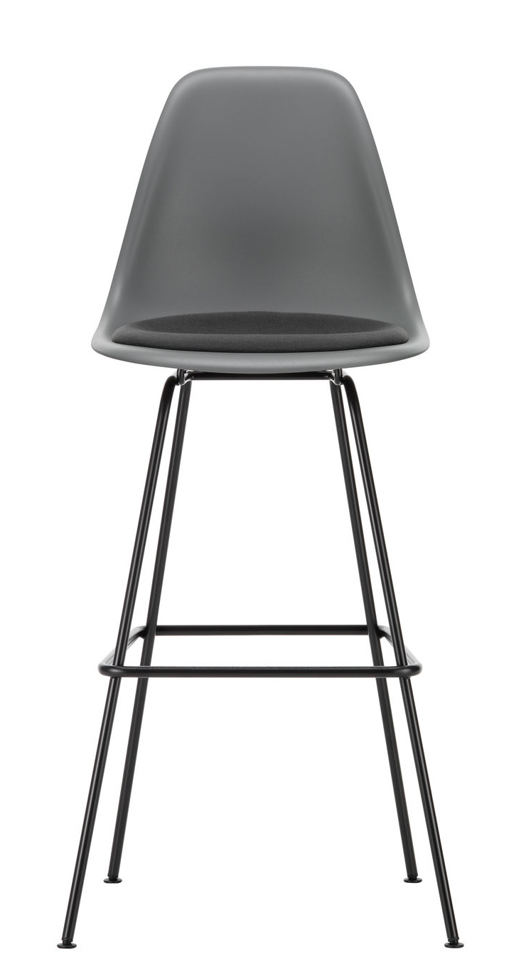 Grauer Eames Plastic Bar Stool High von Vitra mit schwarzem Sitzpolster und schwarzem Metallgestell.