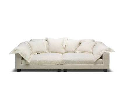 Beiges Nebula Nine Sofa von Moroso Diesel mit losen Kissen und modernem Design.