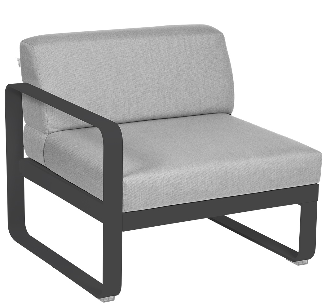 Bellevie Modulsofa 1-Sitzer links von Fermob, graues Outdoor Sofa mit dunklem Rahmen.