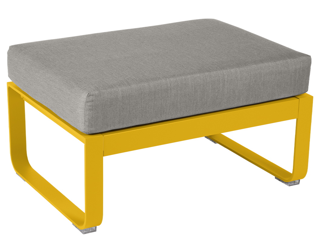 Bellevie Polsterhocker von Fermob für den Außenbereich: Gelbes Gestell mit grauem Polster. Outdoor-Hocker.