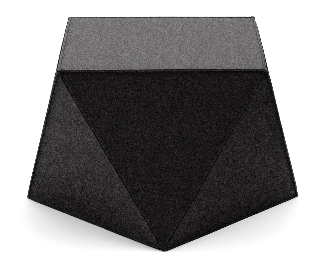 Schwarzer Diamond Sitzhocker von HEY-SIGN by BWF Group, moderner Filzhocker in geometrischer Form.