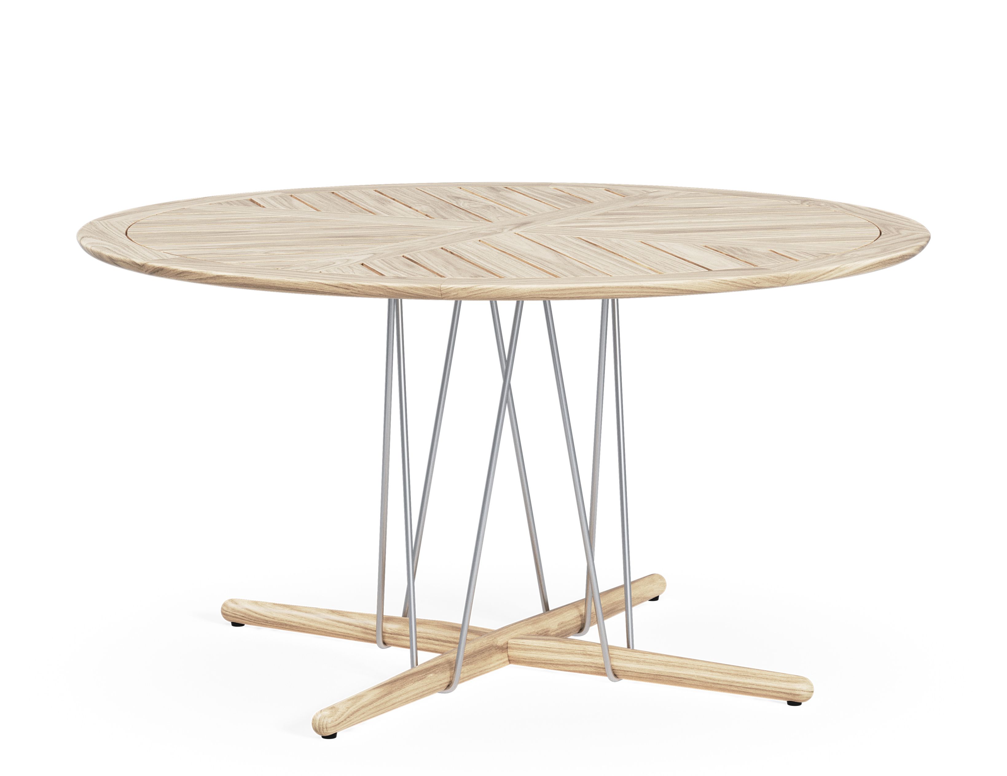E022 Embrace Outdoor Tisch von Carl Hansen & Søn: Runder Gartentisch aus Teakholz mit Stahlgestell.