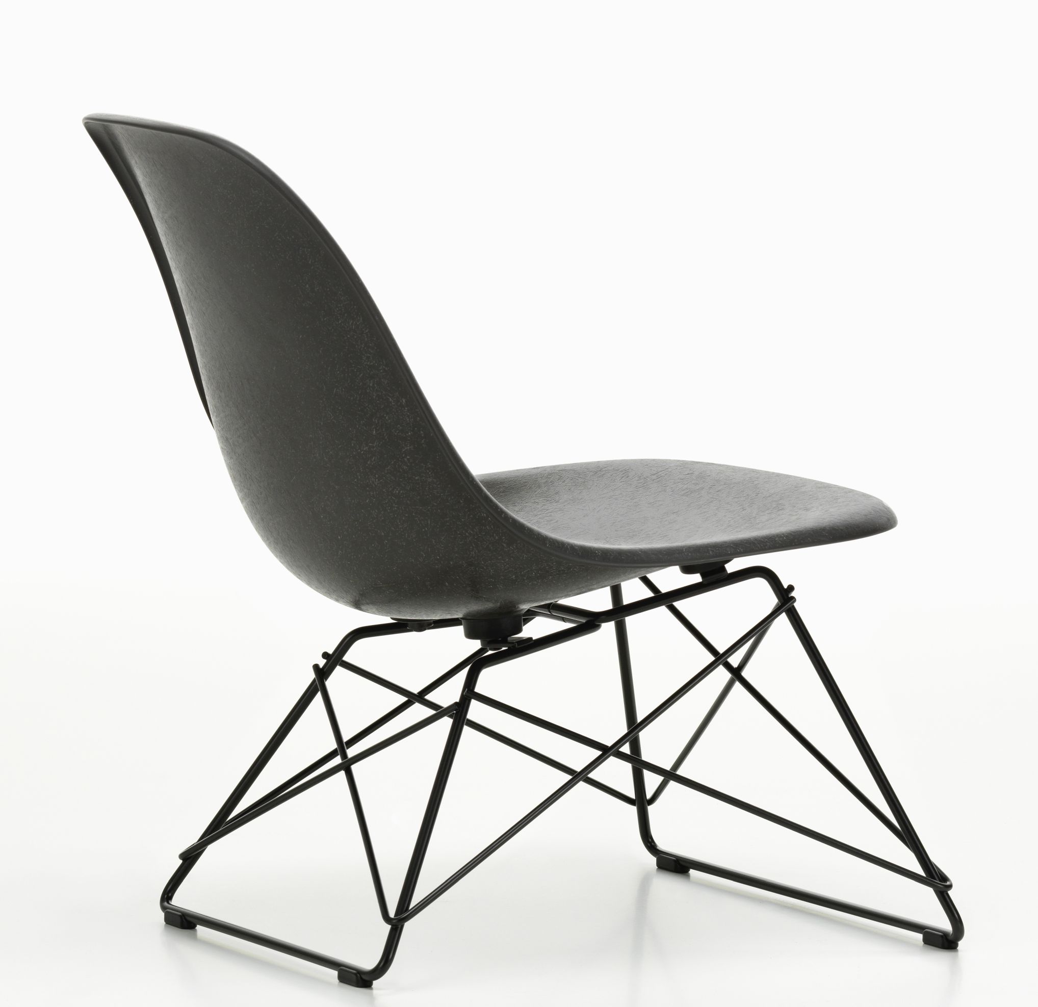Eames Fiberglass Chair LSR Stuhl von Vitra, graue Sitzschale mit schwarzem Drahtgestell, Seitenansicht.