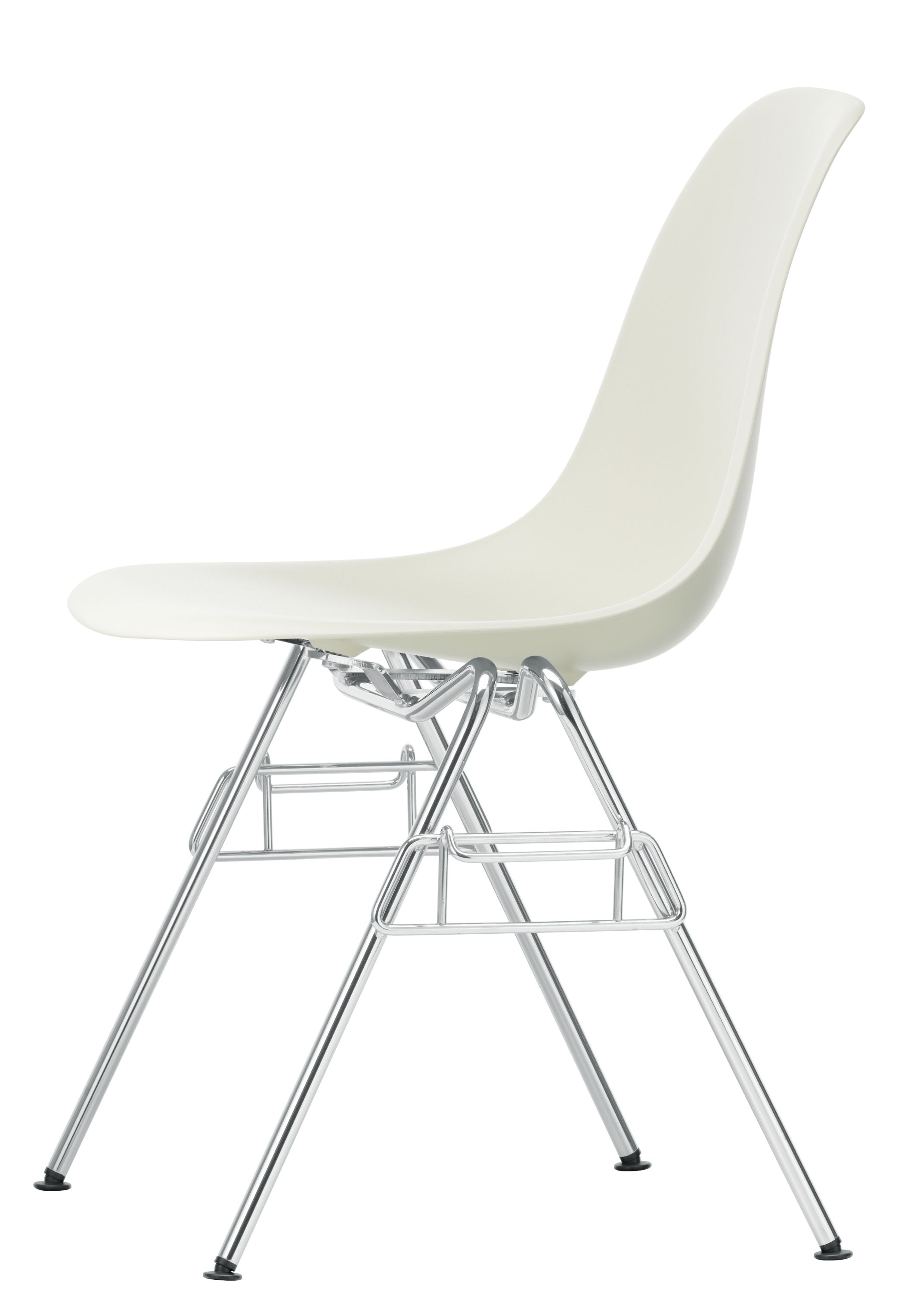 Eames Plastic Side Chair DSS Stuhl von Vitra in Weiß mit verchromtem Gestell, Seitenansicht.
