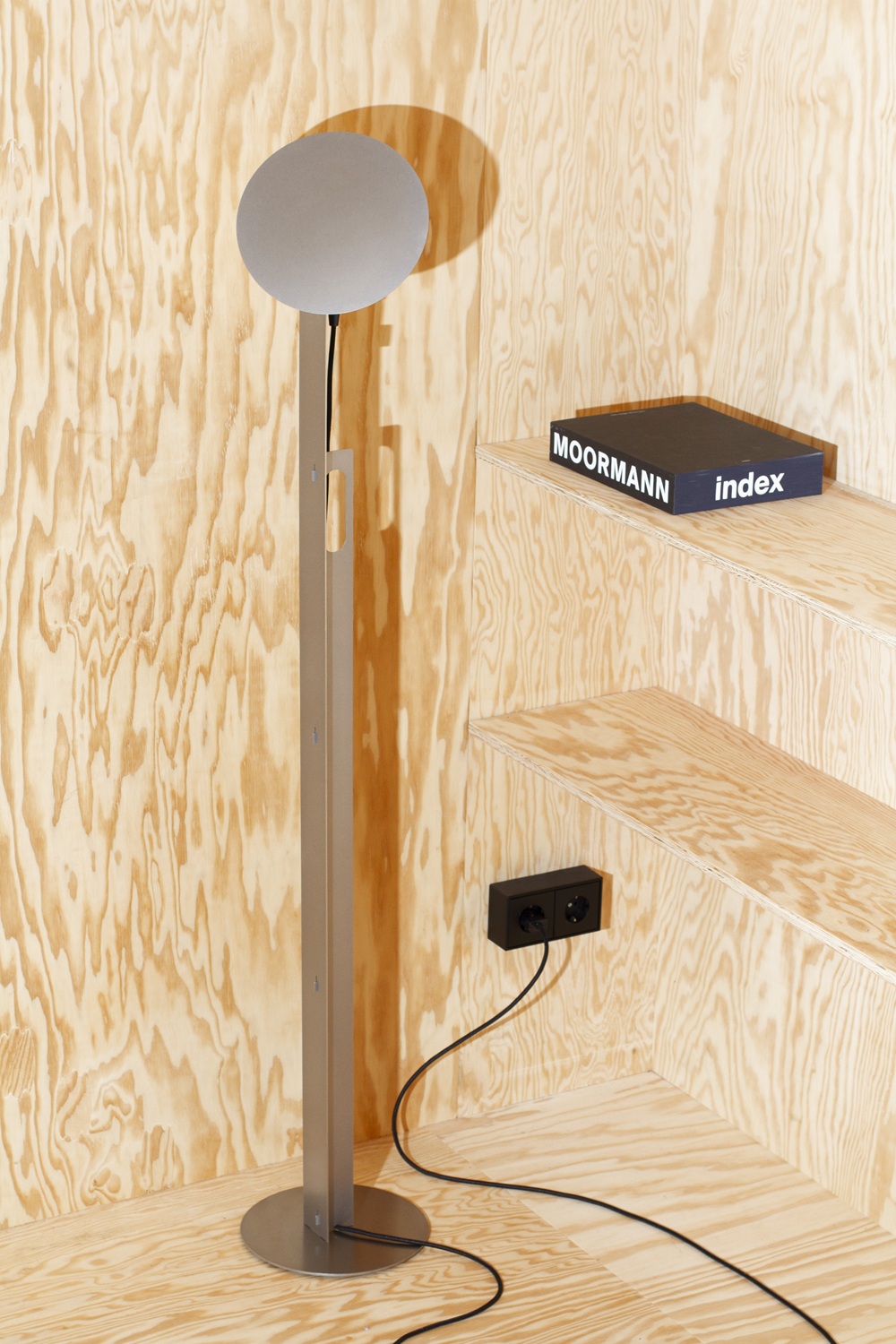 La Dré L vloerlamp Nils Holger Moormann