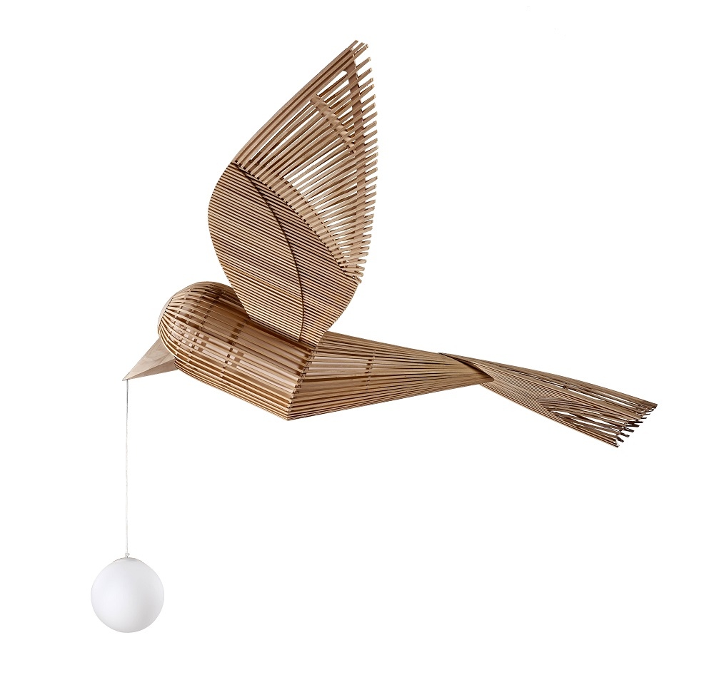 Big Bird Leuchte: Dimmbare Hängeleuchte in Vogelform aus Holz von LZF Lamps.
