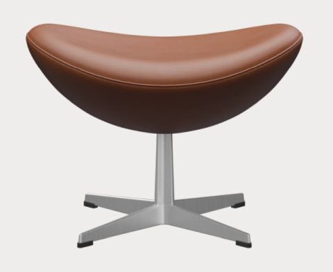 Bild eines braunen Lederhockers, passend zum Egg Chair von Fritz Hansen.