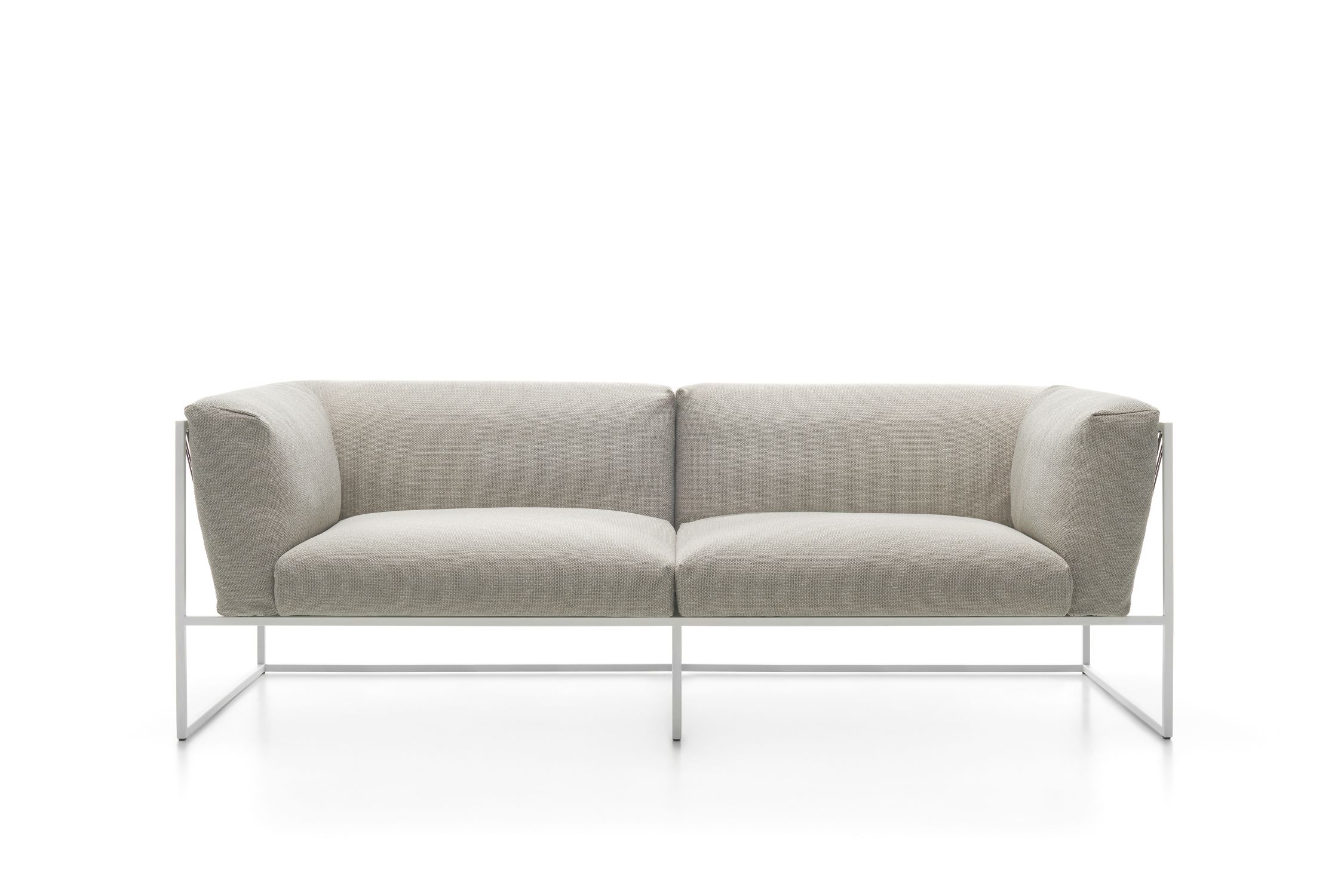 Arpa Outdoor Sofa von MDF Italia: Beiges 3-Sitzer Sofa mit weißem Metallgestell.
