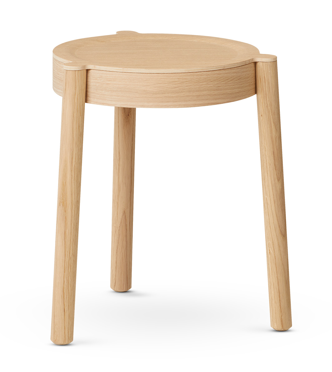 Pal Hocker Northern: Stapelbarer Hocker aus hellem Holz mit drei Beinen für Wohnzimmer und Küche.