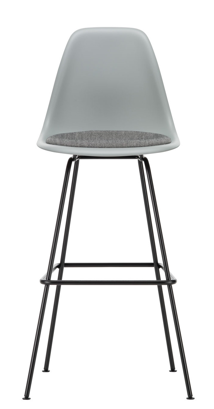 Eames Plastic Bar Stool von Vitra, grauer Barhocker mit Sitzpolster und schwarzem Metallgestell.