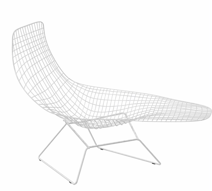 Weißer Bertoia Liegesessel für den Außenbereich von Knoll International, Drahtgeflecht und minimalistisches Design.