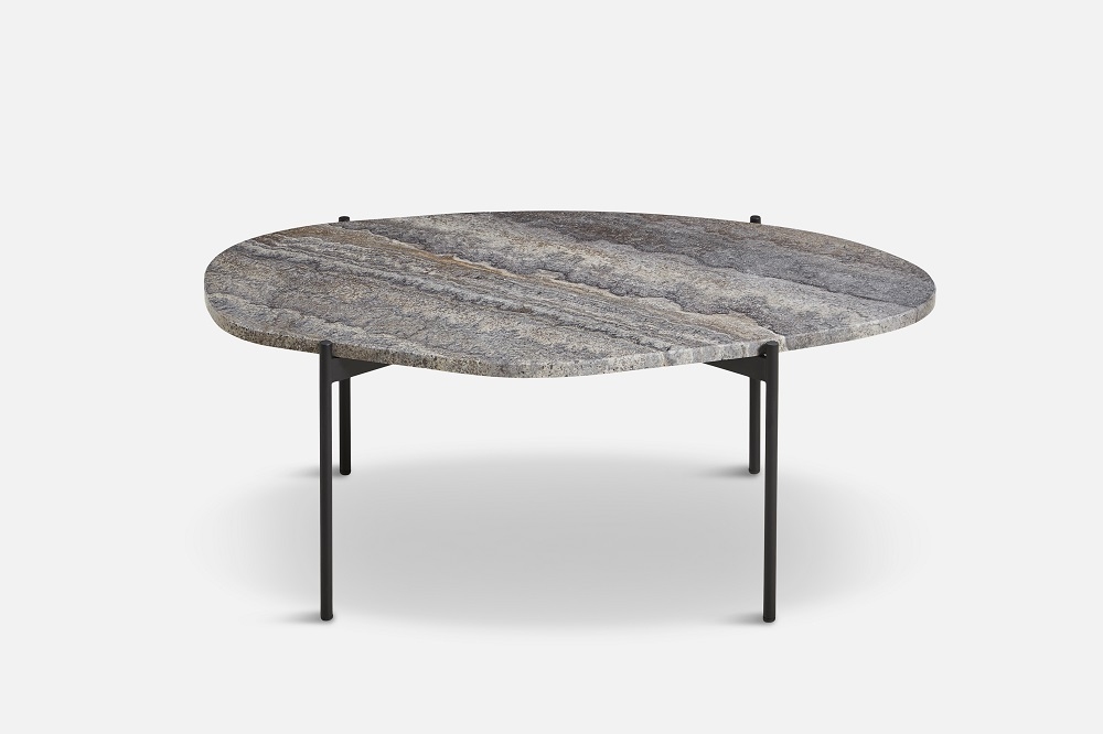 La Terra Couchtisch von Woud, groß, grau meliert, mit schwarzem Metallgestell.