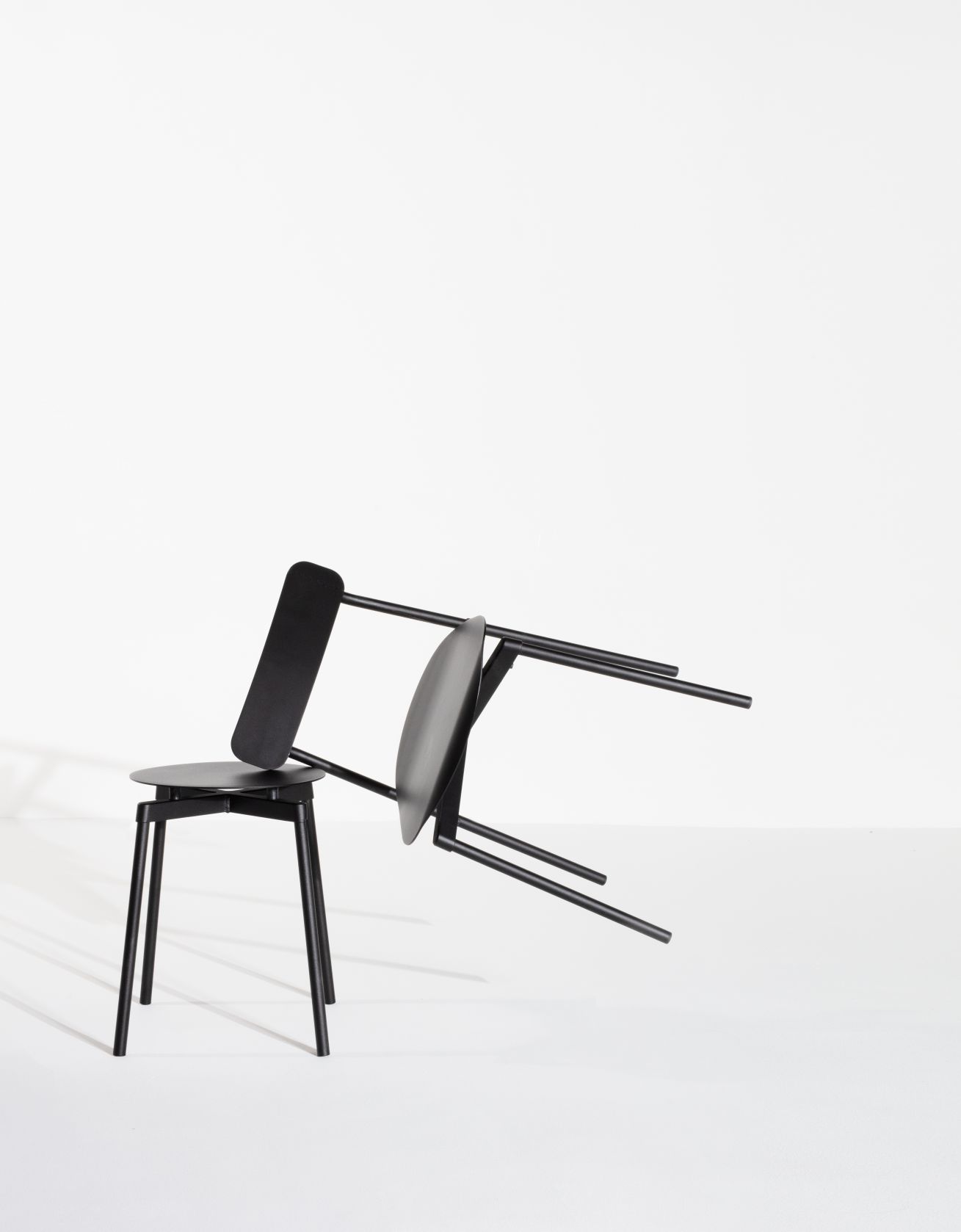 Schwarzer Fromme Chair Stuhl von Petite Friture, moderner Designstuhl für Esszimmer und Wohnbereich.