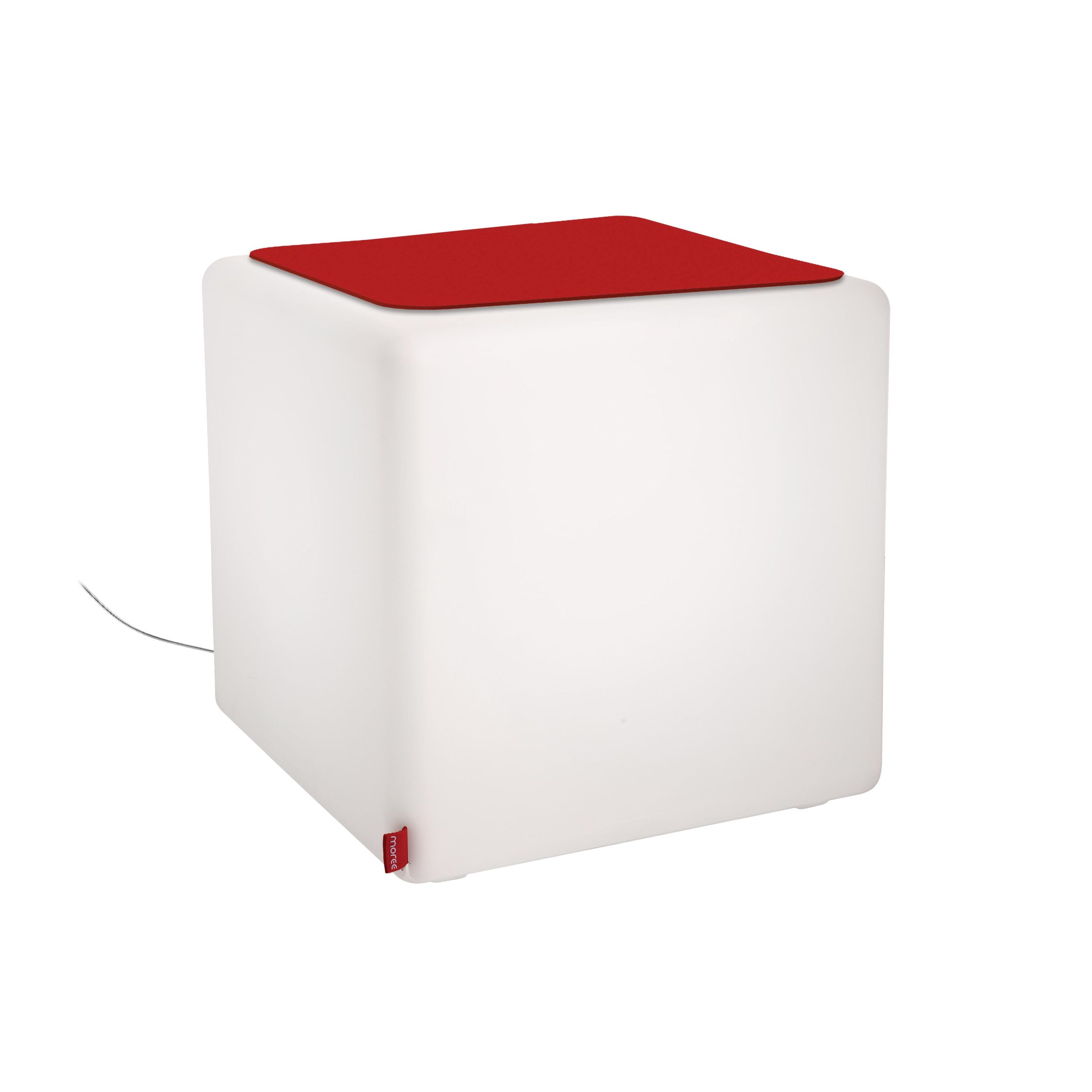 CUBE Hocker mit rotem Filzkissen als Sitzgelegenheit oder Beistelltisch für den Innenbereich.